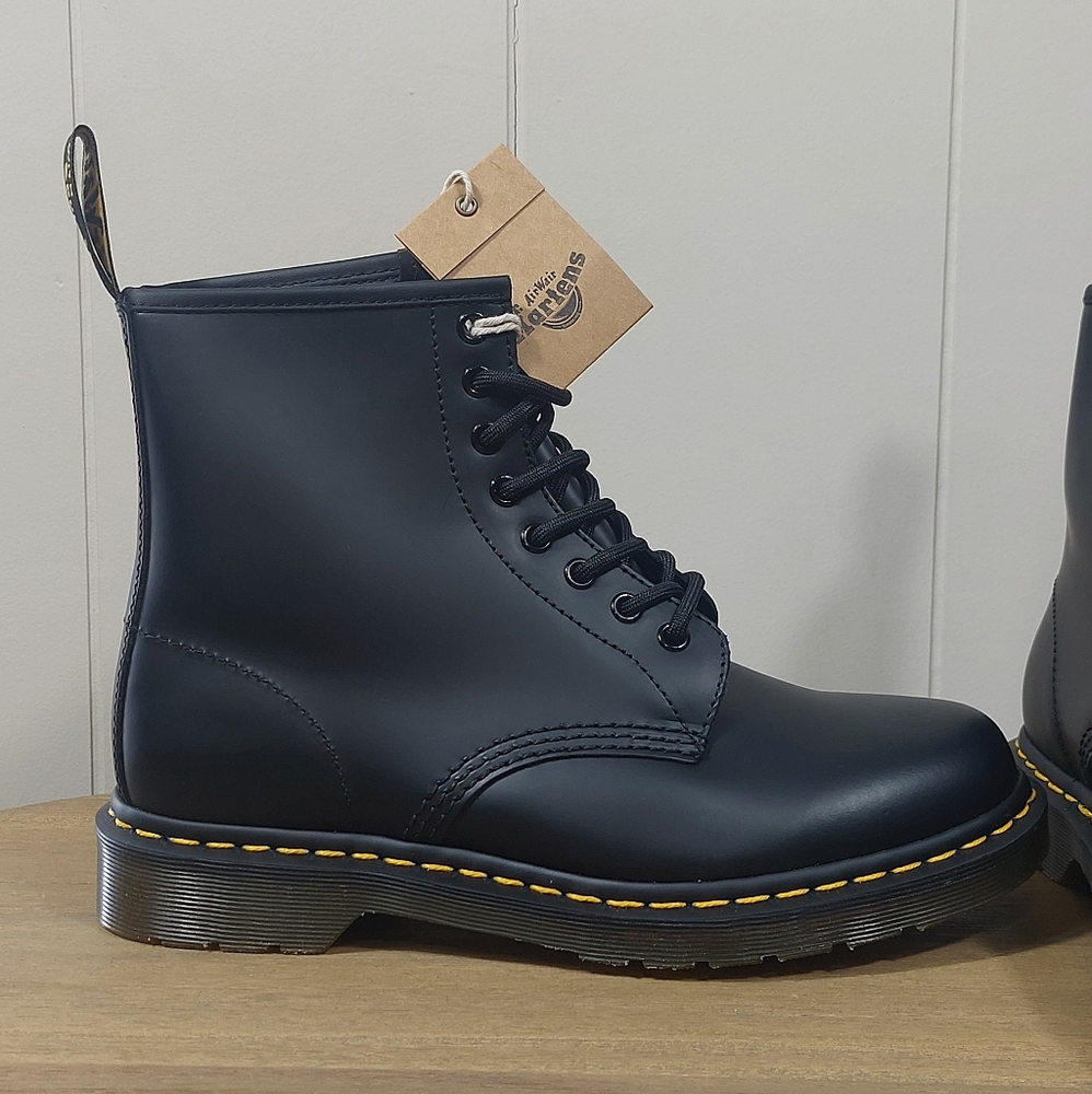 NWT! Dr. Martens 1460 Black Smooth Leather Women's size 9 Mens size 8 - Picture 7 of 14